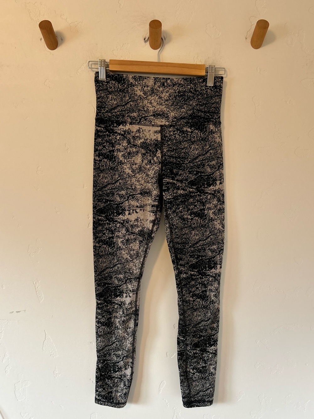 Athleta Elation Glades 7/8 Tight Sz Small Textured Yoga Black High Rise